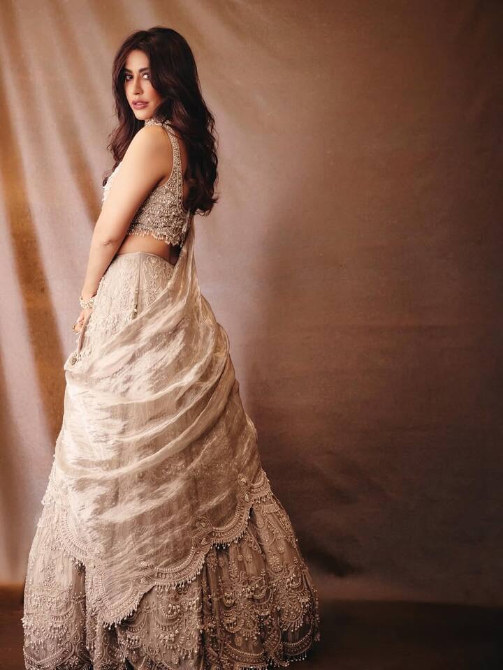 Chitrangada is seen searching differently with this glamorous look.