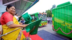 दिल्ली: यमुनापार से जुड़ेगा दिल्ली का हर कोना, सीएम रेखा गुप्ता ने दी 300 'देवी' बसों की सौगात