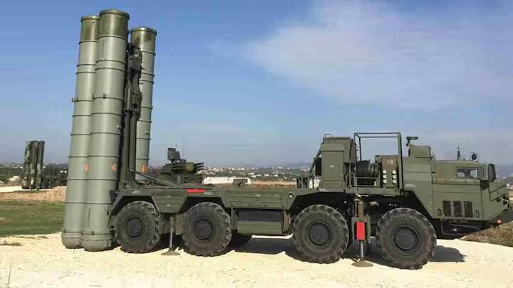 રશિયાની S-400 અને S-500 વાયુ સંરક્ષણ પ્રણાલીઓને વિશ્વની સૌથી અદ્યતન વાયુ સંરક્ષણ પ્રણાલી માનવામાં આવે છે
