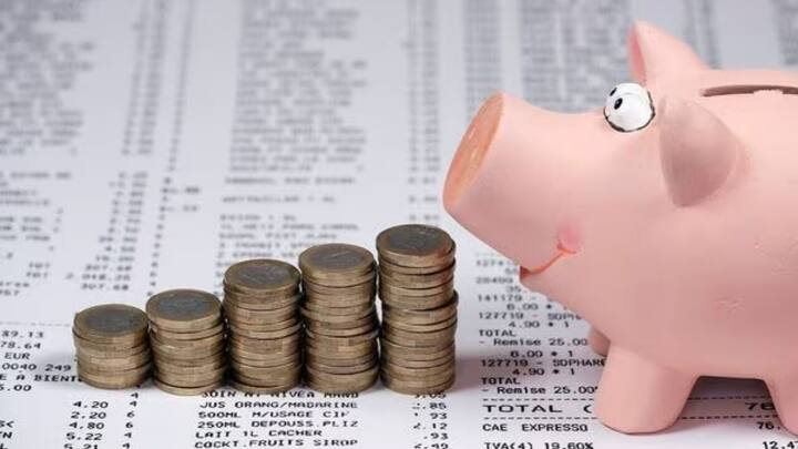 ఈ పథకంలో పెట్టుబడిదారుడికి తన డిపాజిట్లపై ప్రతి నెలా వడ్డీ చెల్లిస్తారు. అంటే మీ పెట్టుబడి సురక్షితంగా ఉంటుందని అర్థం. ఈ పథకం ఉద్యోగం చేసేవారికి, పదవీ విరమణ చేసిన వారికి మంచి ఎంపిక.