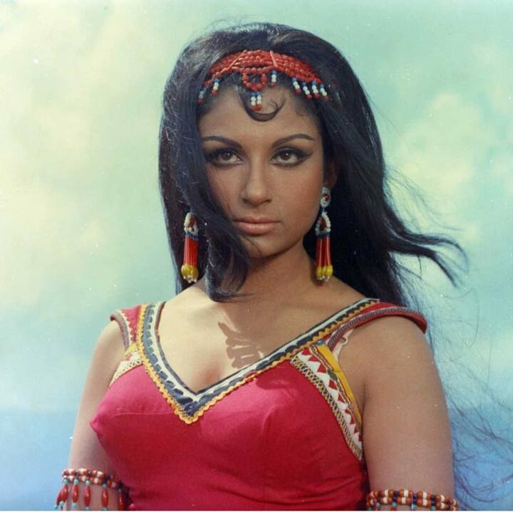 Sharmila was no less than a fashion icon during her youth. Every incarnation of his touch the hearts of the audience.