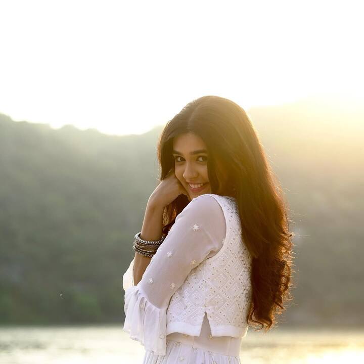 प्रणाली राठौड़ टीवी इंड्रस्टी की जानी मानी एक्ट्रेस हैं.