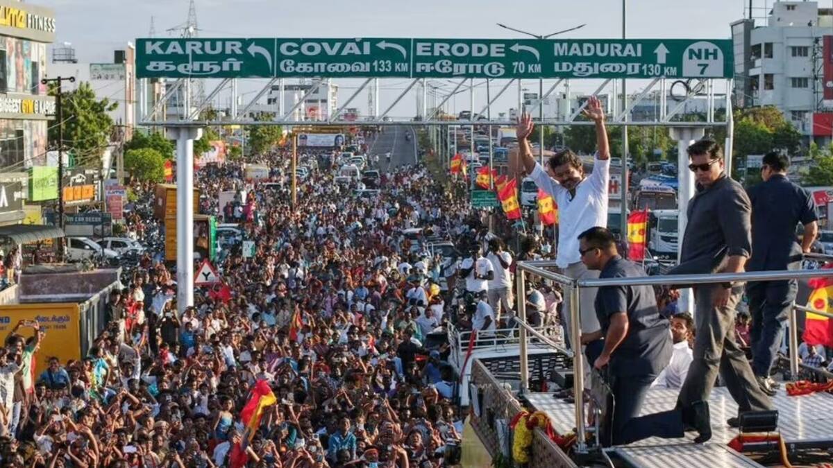 Karur Stampede: கடைசி வரை நேரில் வராத விஜய்.. ஆத்திரத்தில் மக்கள் - தவெக-விற்கு பெரும் பின்னடைவு!