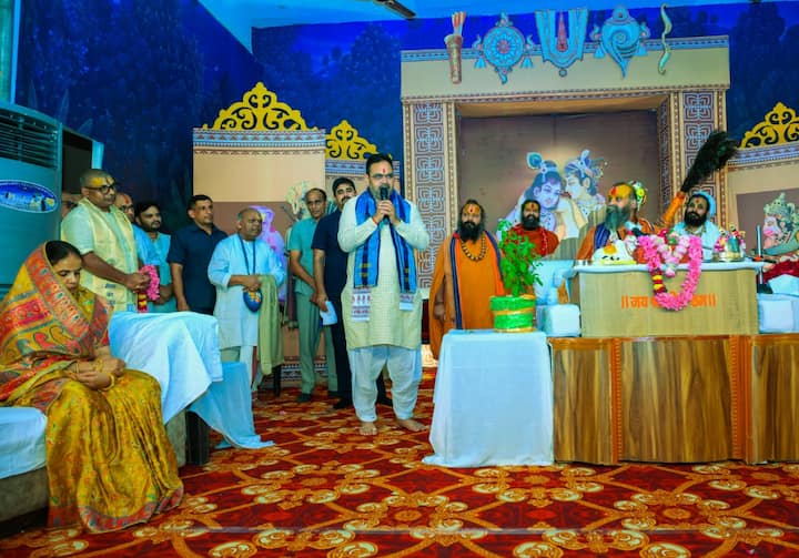 उन्होंने कहा कि हमारी सरकार ने गौ संरक्षण और संवर्धन की दिशा में अभूतपूर्व कदम उठाते हुए पंजीकृत गौशाला के लिए मिलने वाले अनुदान को बढ़ाकर 50 रुपये प्रति गाय प्रतिदिन और छोटे बछड़ों के लिए 25 रुपये प्रतिदिन किया है. साथ ही हमारी सरकार ने बजट वर्ष 2025-26 में प्रदेश के लघु एवं सीमान्त किसानों को बैलों से खेती करने पर प्रोत्साहन राशि के रूप में 30 हजार रुपये प्रतिवर्ष देने का प्रावधान किया है.
