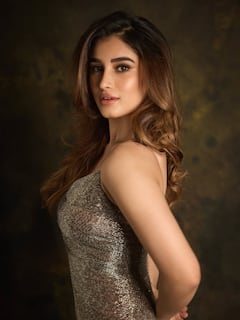 रवीना टंडन की बेटी राशा की 10 ग्लैमरस तस्वीरें, बैकलेस ड्रेस में ढाया कहर, फैंस बोले- बार्बी डॉल लग रही