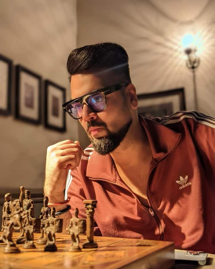 Danish is very handsome in appearance and that is why fans lose their hearts on their looks.
