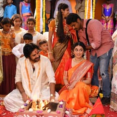 Priyanka Mohan: 'ఓజీ' సెట్స్‌లో ఫోటోలు... త్రివిక్రమ్ వచ్చారు... పవన్‌ & కో ఎలా పని చేశారో చూశారా?