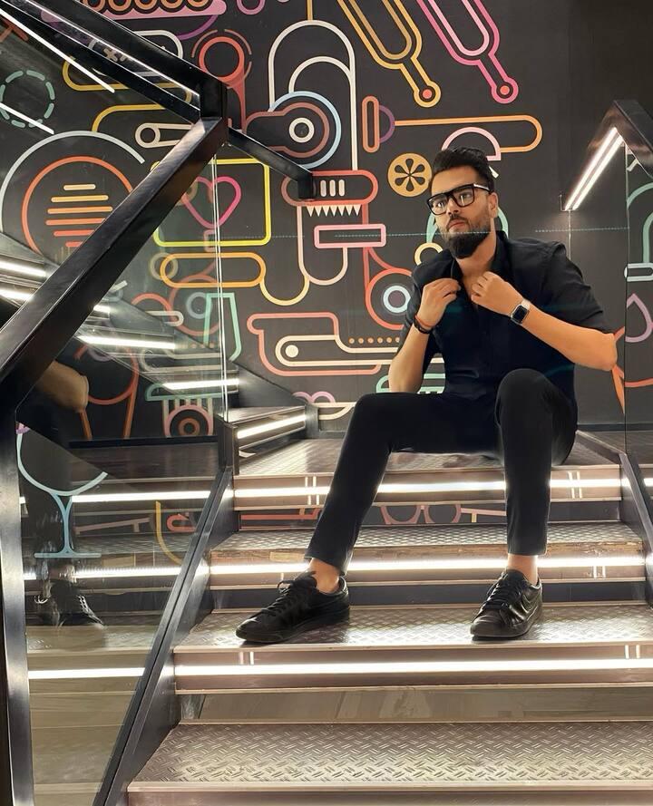 Danish Devgan has 124 thousand followers on Instagram. Where fans are often seen advising him to become an actor on social media.