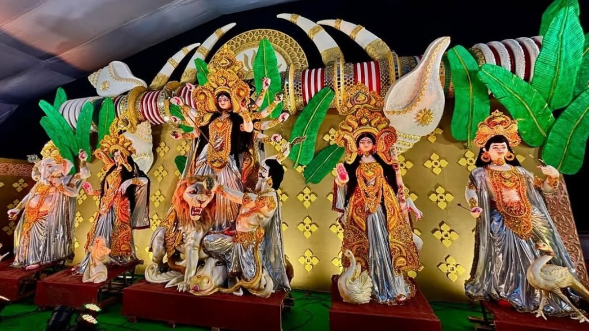 (Image Source: Instagram/@lokhandwaladurgotsav)