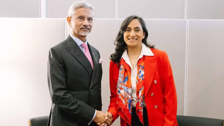 <div>EAM Jaishankar Meets Canadian FM Anita Anand: High Commissioner Appointments 'Welcome Step To Rebuild Ties'</div>
