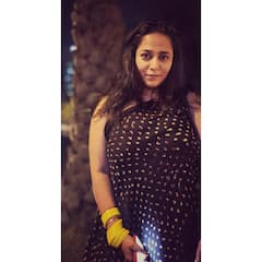 'तुलसी' की 'छोटी' से ज्यादा 'बड़ी बेटी' है ग्लैमरस, यकीन ना हो तो इन 10 तस्वीरों में देख लें हुस्न का जलवा