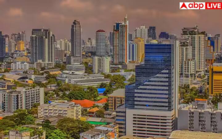 ਭਾਵੇਂ ਇਹ ਥਾਵਾਂ ਕਿਸੇ ਨਾ ਕਿਸੇ ਕਾਰਨ ਬਦਨਾਮ ਹਨ, ਪਰ ਹਰ ਸਾਲ ਦੂਰ-ਦੁਰਾਡੇ ਤੋਂ ਹਜ਼ਾਰਾਂ-ਲੱਖਾਂ ਸੈਲਾਨੀ ਇੱਥੇ ਪਹੁੰਚਦੇ ਹਨ ਅਤੇ ਆਪਣੀ ਜ਼ਿੰਦਗੀ ਦਾ ਆਨੰਦ ਮਾਣਦੇ ਹਨ।