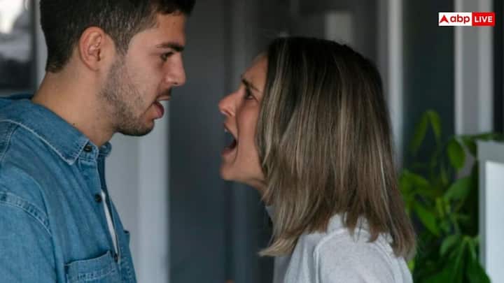 Relationship Tips for Couples: झगड़ों को सुलझाएं और पति-पत्नी के रिश्ते को प्यार और समझदारी से खुशहाल बनाएं. ये आसान ट्रिक्स अपनाकर आप अपना रिश्ता बचा सकती हैं.