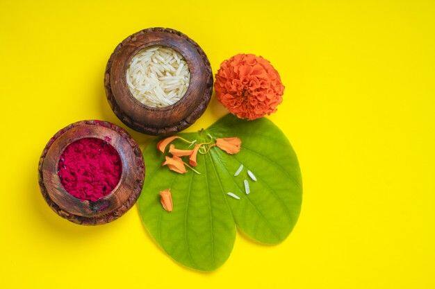 पण या सर्वात कधी हा प्रश्न पडला का की दसऱ्यामध्ये सोनं म्हणून आपट्याचीच पानं का देतात? चला जाणून घेऊयात.