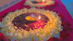 Dussehra 2025 Rangoli Designs: दशहरा पर घर की रौनक को चार चांद लगा देगी फूलों वाली रंगोली, पड़ोसी भी ढूंढेंगे घर आने के बहाने