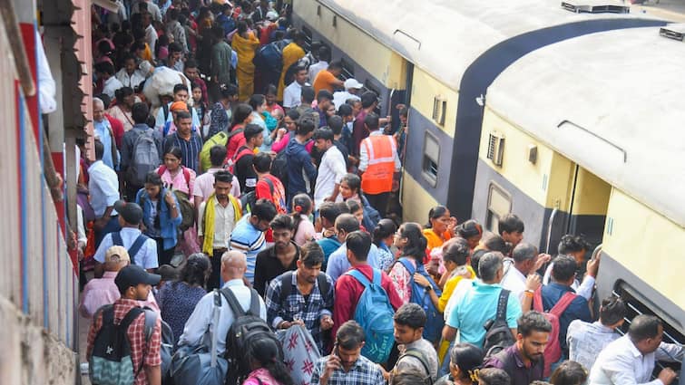 Chhath Puja 2025: Railways To Run 1,500 Special Trains For 5 Days To Tackle Festive Travel Rush