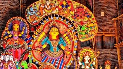 Tala Barowari Pandal Showcases The Timeless Beauty Of Mithila Paintings: WATCH Tala Barowari Pandal Showcases The Timeless Beauty Of Mithila Paintings: WATCH