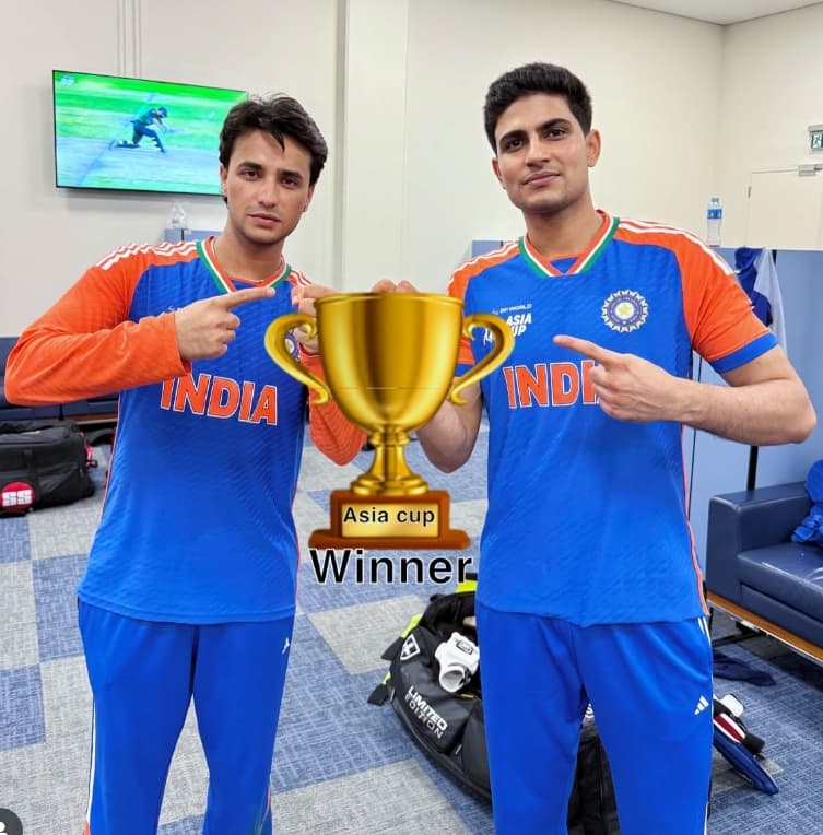 Asia Cup Final: ఆసియా కప్ ట్రోఫీతో పారిపోయిన పాకిస్థాన్ మంత్రి- వైవిధ్యంగా సంబరాలు చేసుకున్న టీమిండియా ఆటగాళ్లు