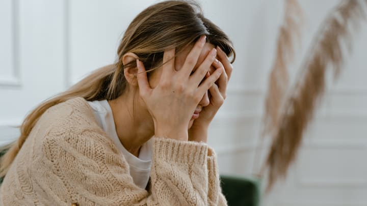 Take stress seriously: Stress doesn’t always show on the outside, but your heart feels it. Pausing for a few deep breaths, writing your thoughts down, or meditating for ten minutes can calm your mind. Even short breaks like these help your blood pressure and mood. (Image Source: Canva)