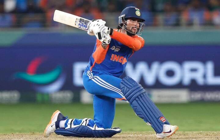 तिलक वर्मा को फाइनल में सबसे ज्यादा छक्के लगाने के लिए 'मोस्ट सिक्सेस' का अवॉर्ड भी मिला. तिलक ने पाकिस्तान के खिलाफ फाइनल में 4 छक्के जड़े थे.