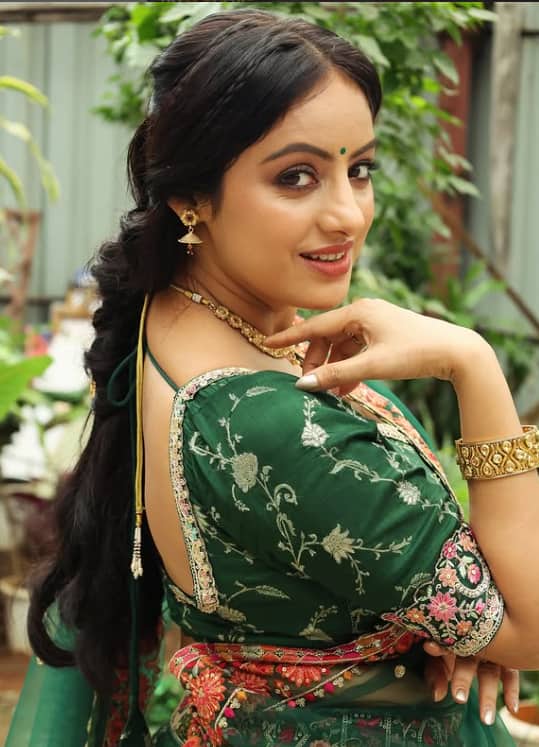 उनका जन्म 26 जुलाई 1989 को दिल्ली में हुआ था. बचपन से ही उन्हें एक्टिंग और डांस का शौक था. उन्होंने दिल्ली यूनिवर्सिटी से एमबीए की पढ़ाई पूरी की, लेकिन दिलचस्पी एक्टिंग की दुनिया में थी.