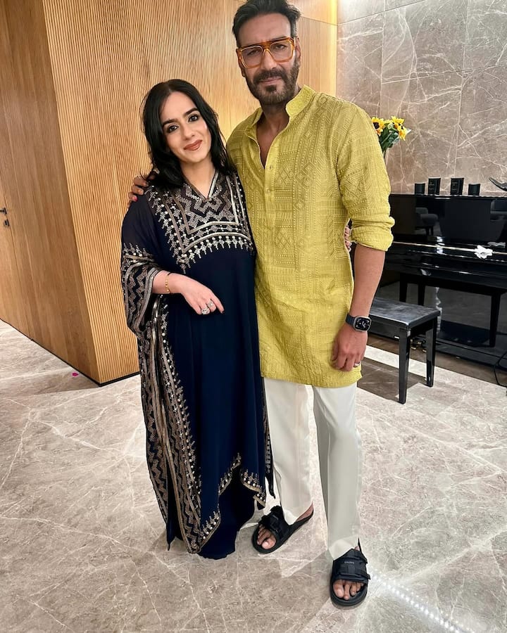 This photo is of Diwali, in which she is looking very cute wearing a black color kati.