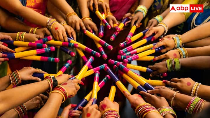 गुजरात से शुरू हुआ नवरात्रि का नृत्य त्योहार गरबा, महिला शक्ति और सामुदायिक भागीदारी के साथ खूबसूरत जश्न मनाता है. इसे भी यूनेस्को द्वारा मान्यता प्राप्त है.