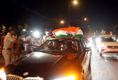 IND vs PAK: দুর্গাপুজোর মণ্ডপ থেকে শহরের রাজপথ, পাক বধের সেলিব্রেশনে রাত জাগল গোটা দেশ