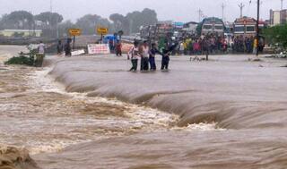 Gujarat Rain: સૌરાષ્ટ્રમાં આજે રેડ એલર્ટ, અત્યંત ભારે વરસાદની આગાહી, જાણો ક્યાં તૂટી પડશે