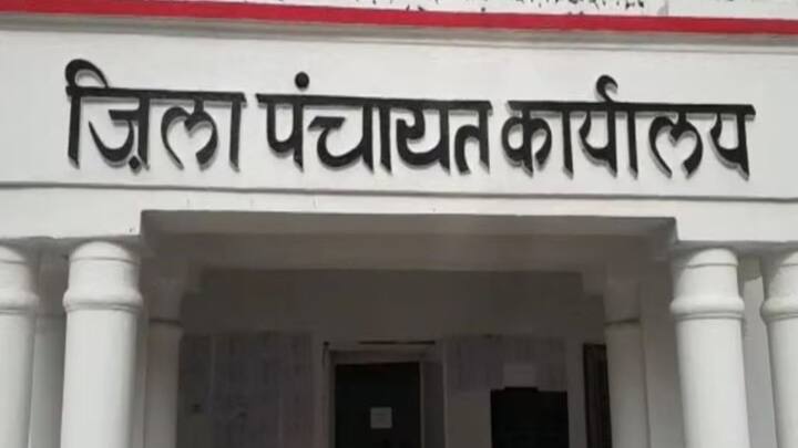 सबसे पहले बुजुर्ग अपने राज्य की नागरिक हेल्पलाइन या नजदीकी पंचायत कार्यालय से संपर्क कर सकते हैं. वहां उन्हें बताया जाएगा कि किस विभाग में शिकायत दर्ज कराई जाए और कौन से दस्तावेज जरूरी हैं. स्थानीय अधिकारी अक्सर मामलों को जल्दी संभालते हैं.