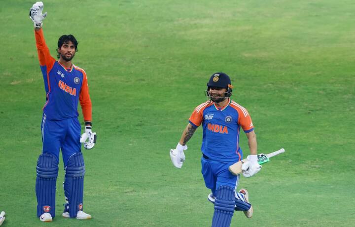 भारत ने एशिया कप का टाइटल जीतने के साथ ही टूर्नामेंट के सभी अवॉर्ड भी अपने नाम किए. टीम इंडिया के लिए विनिंग शॉट रिंकू सिंह ने लगाया और भारत ने एशिया कप का फाइनल 2 गेंद रहते हुए जीत लिया.