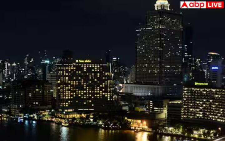 ਜੇ ਤੁਸੀਂ ਬੈਂਕਾਕ ਜਾਂਦੇ ਹੋ, ਤਾਂ ਉੱਥੇ ਸੋਈ ਕਾਉਬੌਏ ਨਾਮ ਦੀ ਇੱਕ ਜਗ੍ਹਾ ਹੈ, ਜਿਸਨੂੰ ਰੈੱਡ-ਲਾਈਟ ਏਰੀਏ ਵਜੋਂ ਜਾਣਿਆ ਜਾਂਦਾ ਹੈ। ਇਸਦੀਆਂ ਰੰਗੀਨ ਲਾਈਟਾਂ ਸੈਲਾਨੀਆਂ ਨੂੰ ਆਕਰਸ਼ਿਤ ਕਰਦੀਆਂ ਹਨ।