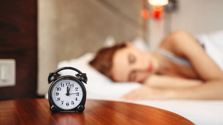 Don’t skimp on sleep: It’s easy to think you can survive on five or six hours, but your heart needs rest. Try to get 7–8 hours consistently. Even a small bedtime routine, like shutting off screens early, can make a big difference in keeping your heart strong. (Image Source: Canva)