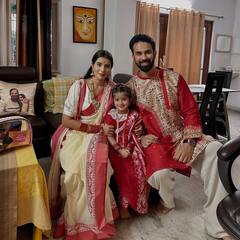 बेटी और एक्स पति राजीव सेन संग दुर्गा पूजा में शामिल हुईं चारू असोपा, फैंस बोले- 'अब अलग मत होना'