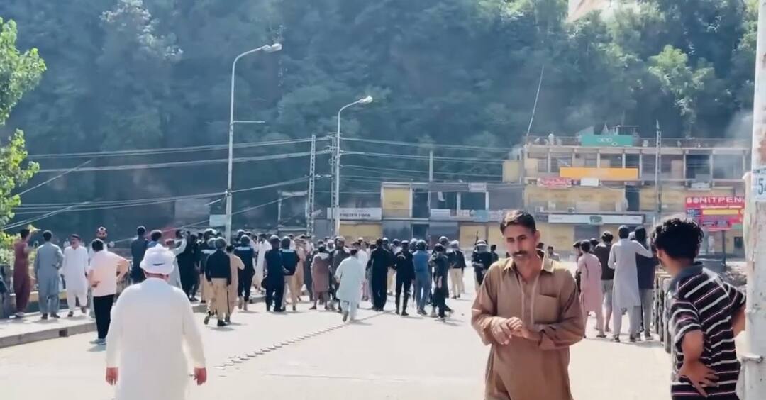 Pakistan Govt, Protestors Sign Agreement To End PoK Protests Pakistan Govt, Protestors Sign Agreement To End PoK Protests Pakistan Govt, Protestors Sign Agreement To End PoK Protests