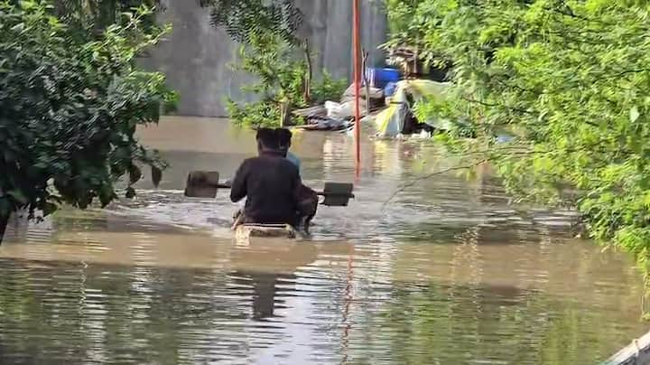 जायकवाडीचा पाण्याचा विसर्ग कमी होईपर्यंत नांदेडमधील पूरस्थिती कायम राहण्याची शक्यता आहे.