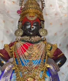 नवरात्रीच्या आठव्या माळेला रुक्मिणी माता बनली कन्याकुमारी तर विठुराया कस्य अवतारात