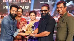 NTR At Kantara Chapter 1 Event: 'కాంతార' ప్రీ రిలీజ్ ఈవెంట్‌లో ఎన్టీఆర్ - క్యాండిడ్ ఫోటోలపై లుక్కేయండి