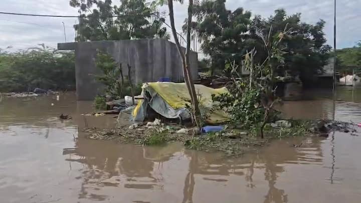 18 हजार नागरिकांचे प्रशासनाकडून स्थलांतर. 8 हजार नागरिकांची विविध शाळा महाविद्यालया मध्ये राहण्याची व्यवस्था