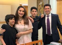 माधुरी दीक्षित के बेटों की 8 तस्वीरें, फिल्मों से दूर कर रहे ये काम, मां की तरह डांस में हैं माहिर