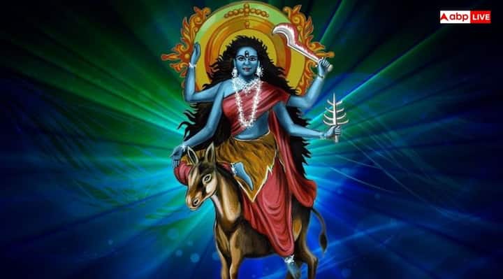 In Durga Saptashati, the story of Maa Bhadrakali is mentioned at the time of Mahishasura's slaughter. According to the legend, Maa Kalratri protected the deities and humans by killing the demons named Shumbha-Nishumbha and Raktabij.
