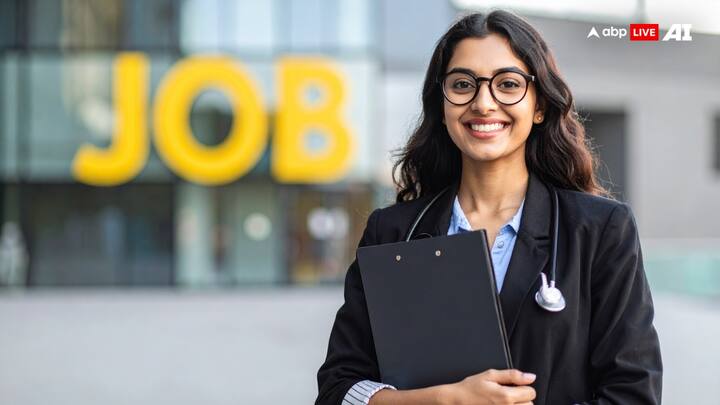 सबसे पहले आधिकारिक पोर्टल ibpsreg.ibps.in/rbioaug25/ पर जाएं. होम पेज पर “Click here for New Registration” लिंक पर क्लिक करें और मांगी गई जानकारी भरकर रजिस्ट्रेशन कर लें.