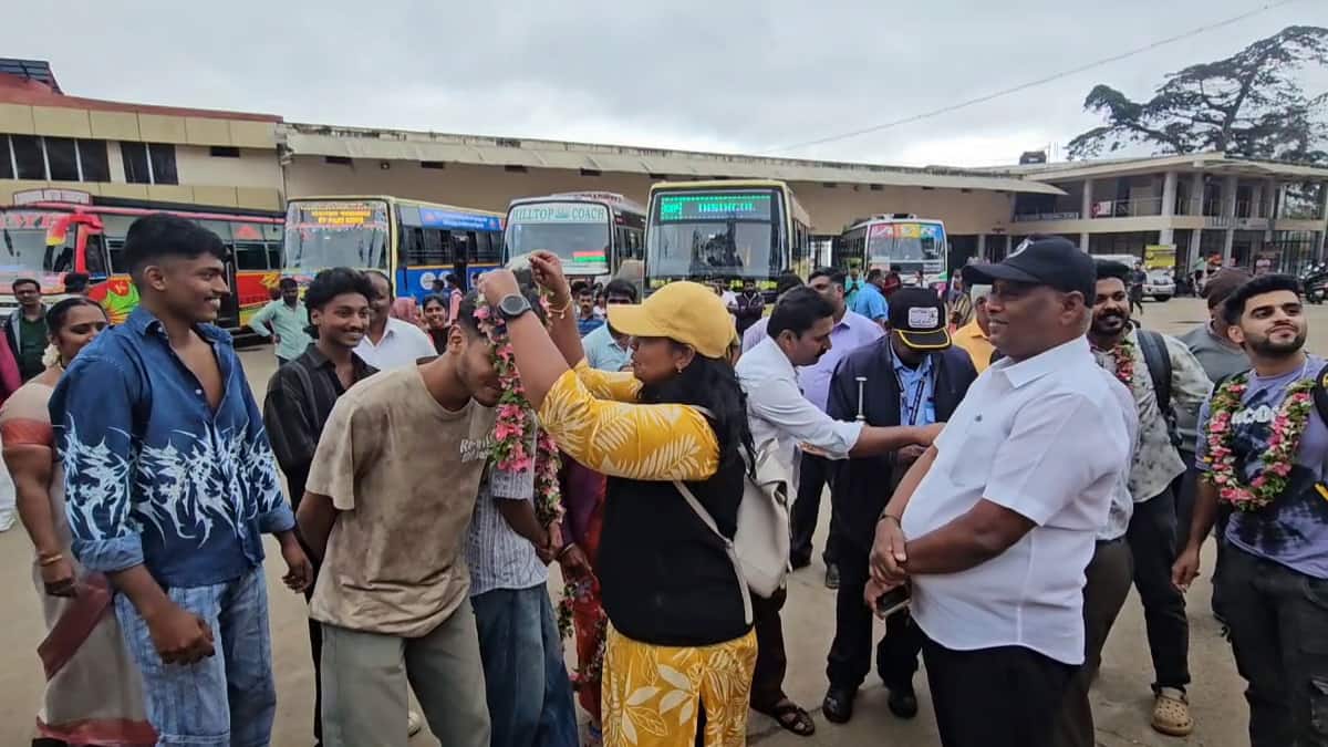 உலக சுற்றுலா தின கொண்டாட்டம்: கொடைக்கானலில் சுற்றுலா பயணிகளுக்கு உற்சாக வரவேற்பு