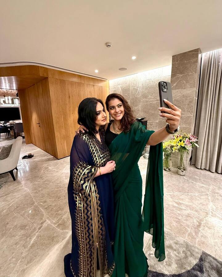 Neelam Devgan shares a lot of close bonds with her sister -in -law Kajol. She is often seen taking selfies with her.