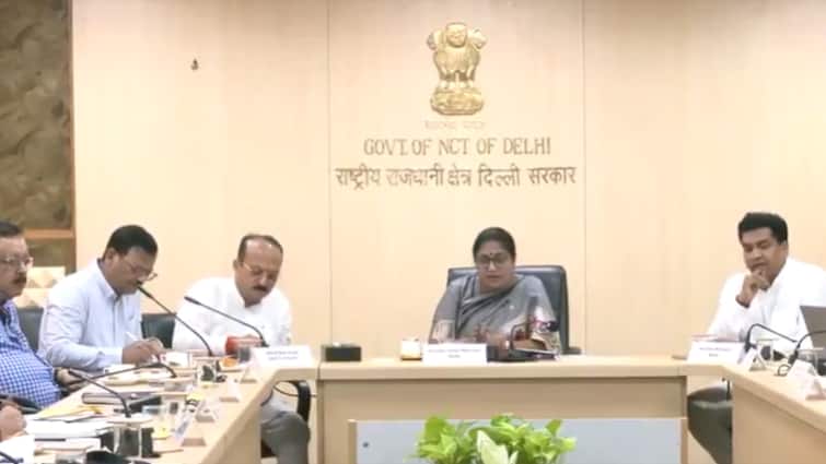 छठ को लेकर सीएम रेखा गुप्ता ने की हाई लेवल मीटिंग, कहा- 'इस बार पूजा ऐतिहासिक...'