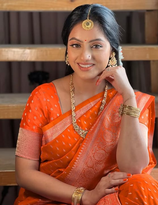 आज दीपिका सिंह न सिर्फ एक सफल ऐक्ट्रिस हैं, बल्कि एक डांसर, पत्नी और मां के रूप में भी अपने जीवन को खूबसूरती से संभाल रही हैं. टीवी इंडस्ट्री में उन्हें हार्डवर्किंग और डेडीकेटेड एक्टर के तौर पर जाना जाता है.