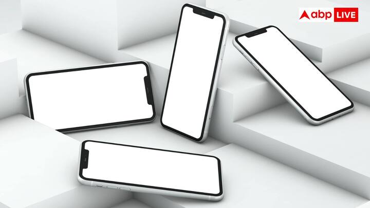 कनॉट प्लेस के पास बसा हुआ यह पालिका बाजार मोबाइल एक्सेसरीज की आपको बड़ी वैरायटी प्रदान करेगा. यहां आपको इलेक्ट्रॉनिक गैजेट्स के साथ-साथ उनकी एक्सेसरीज भी सस्ते दामों पर मिल जाएगी.