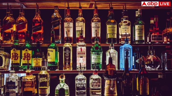 इसके अलावा आजकल कोक का चलन काफी बढ़ा है. आप रम के साथ इसको ट्राई कर सकते हैं. कोक और रम का एक बेहतरीन कॉम्बिनेशन आपको टेस्ट का एक नया पैक बनाकर देगा.