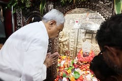 शीतला मंदिर से लेकर पटनदेवी तक… महाअष्टमी पर नीतीश कुमार ने किया मां भगवती का दर्शन, देखें तस्वीरें