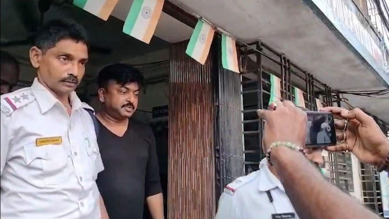 Howrah News: কলকাতা পুলিশের SI-কে 'মার' ! স্ত্রীরও শ্লীলতাহানির অভিযোগ, ভরা পুজোর মধ্যে মর্মান্তিক ঘটনা হাওড়ায়